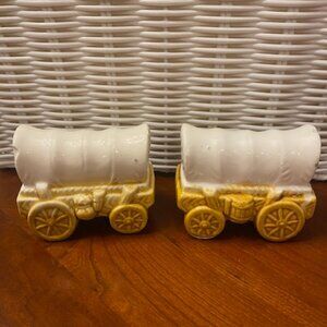 Cute Ceramic Conestoga Covered Wagon Farm House Barn Western Salt Pepper Shakers